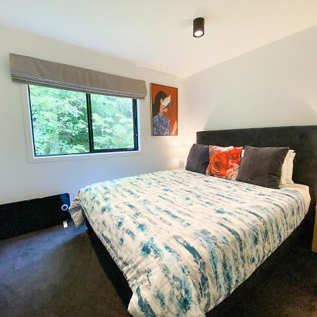 Modern 2-Bedroom Apartment 7-Mins Walk To Квинстаун Экстерьер фото