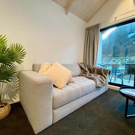 Modern 2-Bedroom Apartment 7-Mins Walk To Квинстаун Экстерьер фото