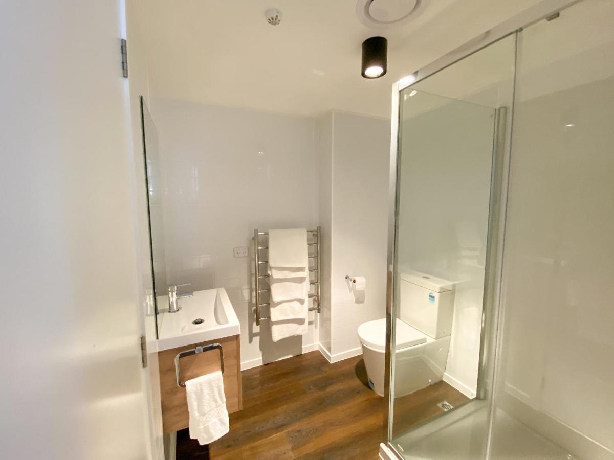 Modern 2-Bedroom Apartment 7-Mins Walk To Квинстаун Экстерьер фото